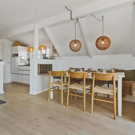 ægte Vestkyststemning Tæt På Hav Og Klitter Sj190 Feriehus *
